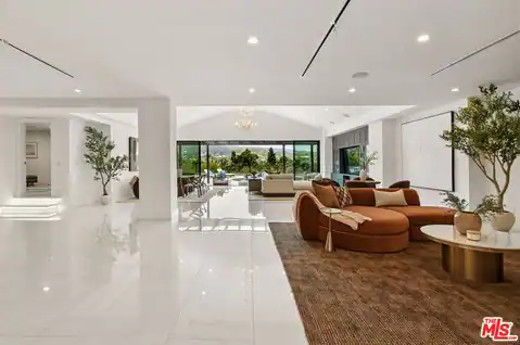 4423 Bergamo Dr, Los Angeles, CA 91436 — photo 8