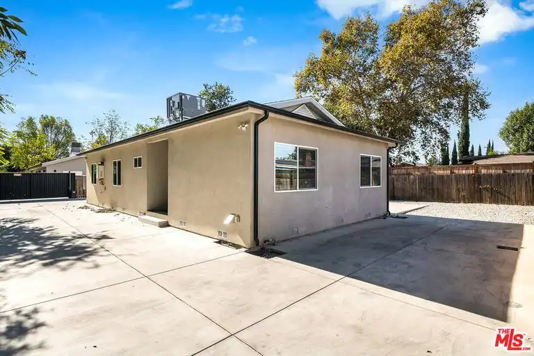 19218 Lanark, Reseda, CA 91335
