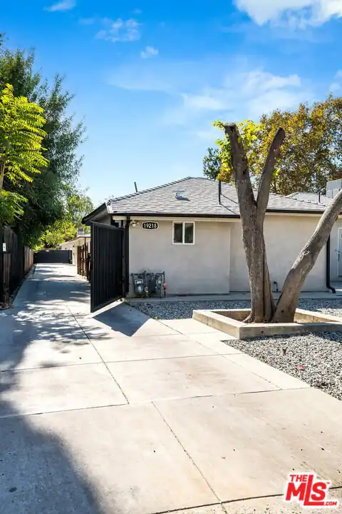 19218 Lanark, Reseda, CA 91335 — photo 2