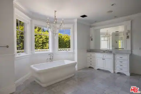 117 S Burlingame Ave, Los Angeles, CA 90049 — photo 41