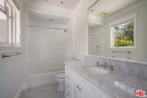 117 S Burlingame Ave, Los Angeles, CA 90049 — photo 49