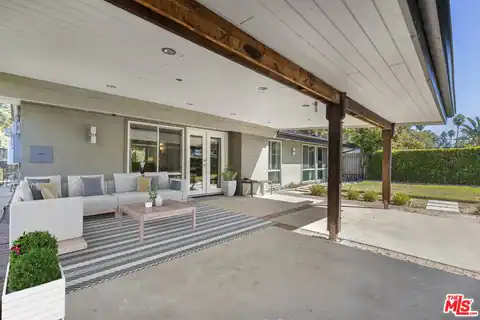 19820 Victory Blvd, Woodland Hills, CA 91367 — photo 13