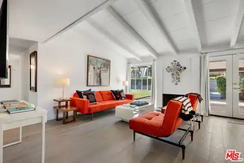 19820 Victory Blvd, Woodland Hills, CA 91367 — photo 15