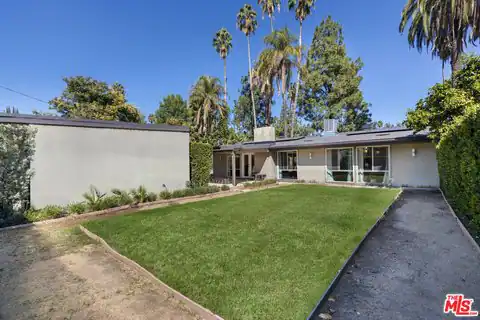 19820 Victory Blvd, Woodland Hills, CA 91367 — photo 19