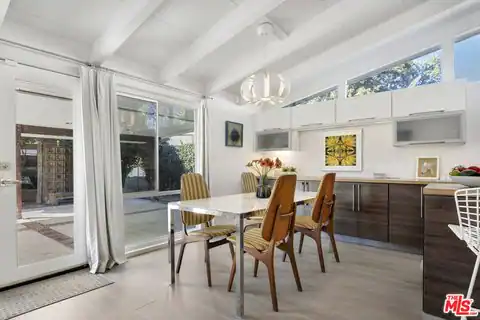 19820 Victory Blvd, Woodland Hills, CA 91367 — photo 3