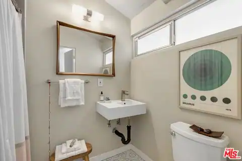 19820 Victory Blvd, Woodland Hills, CA 91367 — photo 6