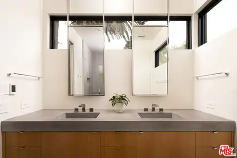 730 Westbourne Dr, West Hollywood, CA 90069 — photo 12
