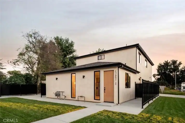 17852 Saticoy Street, Reseda, CA 91335