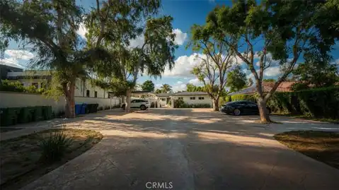 5855 Shirley Avenue, Tarzana, CA 91356 — photo 2