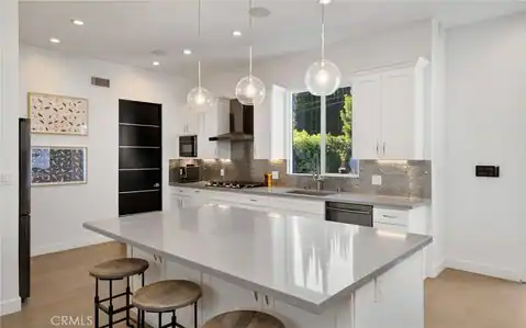 5541 Matilija Avenue, Sherman Oaks, CA 91401 — photo 9