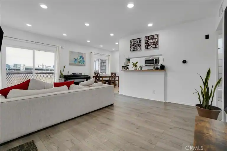 15516 Nordhoff Street #217, North Hills, CA 91343