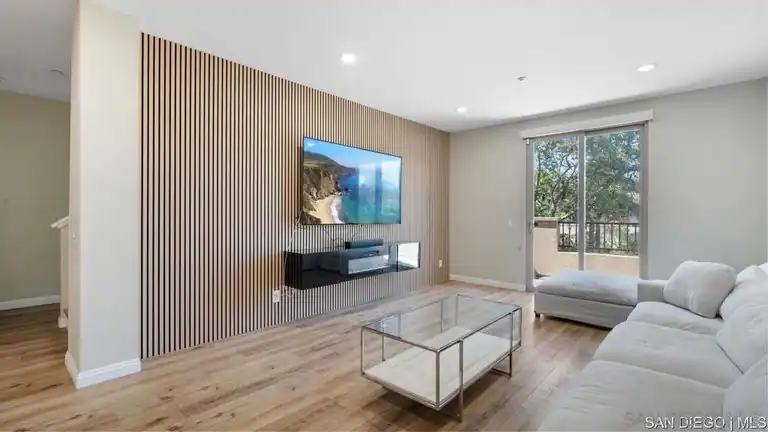 8301 Rio San Diego DR #7, San Diego, CA 92108