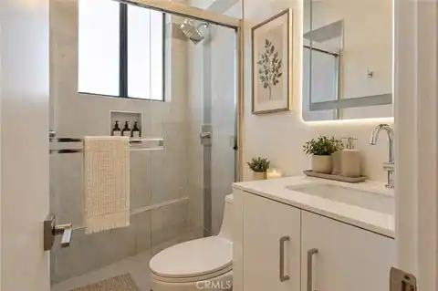 5226 Medina Road, Woodland Hills, CA 91364 — photo 22