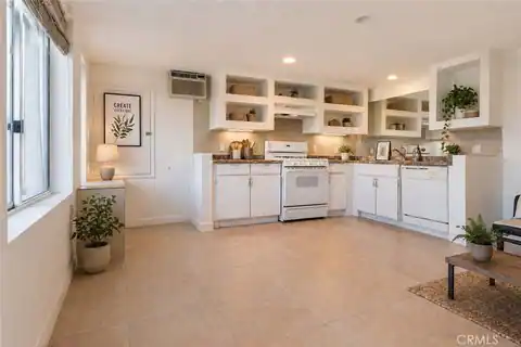 5226 Medina Road, Woodland Hills, CA 91364 — photo 29
