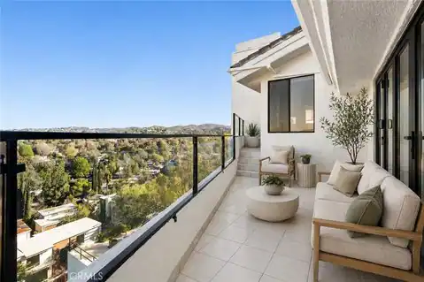 5226 Medina Road, Woodland Hills, CA 91364 — photo 5