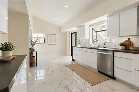 5226 Medina Road, Woodland Hills, CA 91364 — photo 8