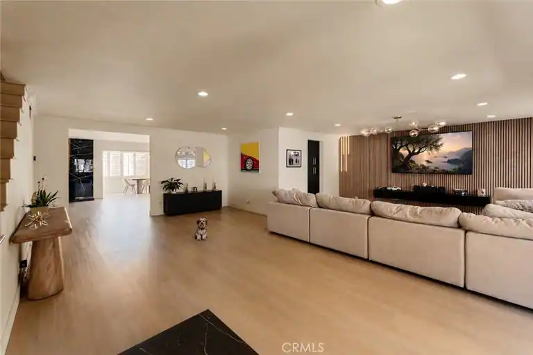 5315 Yarmouth Avenue #104, Encino, CA 91316