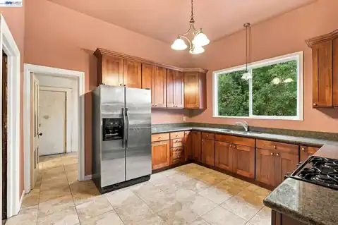 2525 E 29TH ST, Oakland, CA 94602 — photo 9