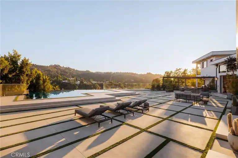 11480 Amanda Drive, Studio City, CA 91604