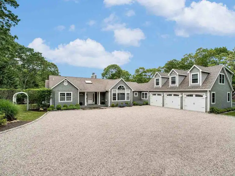 22 Blueberry Knolls La, East Hampton, NY 11937