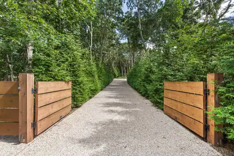 20 RENEE'S WAY, East Hampton, NY 11937 — photo 2