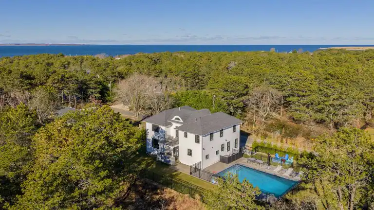 55 Bay View Ave, Amagansett, NY 11930