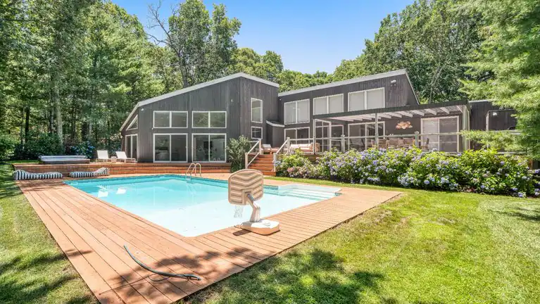 24 Saddle Ln, East Hampton, NY 11937