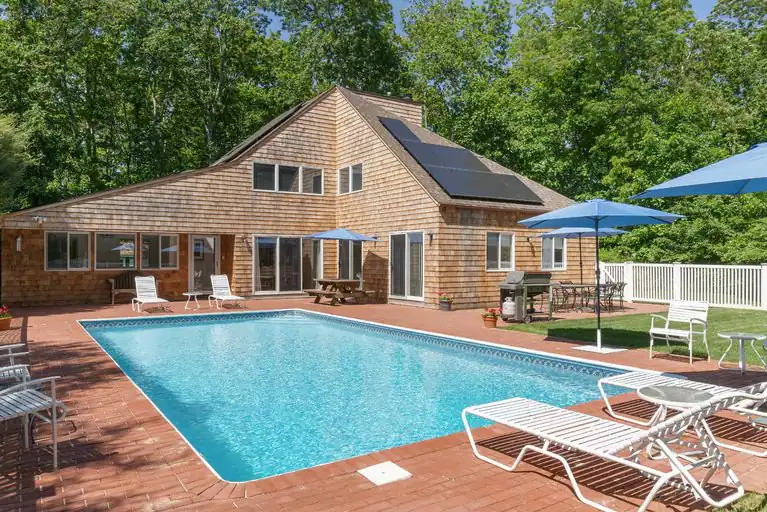 11 Wagon Lane, East Hampton, NY 11937