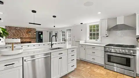 25 HENRY ST, Sag Harbor, NY 11963 — photo 10