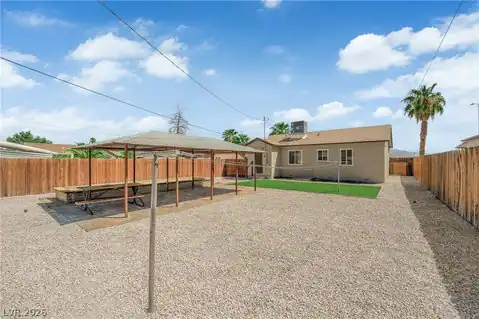433 N 10th Street, Las Vegas, NV 89101 — photo 2