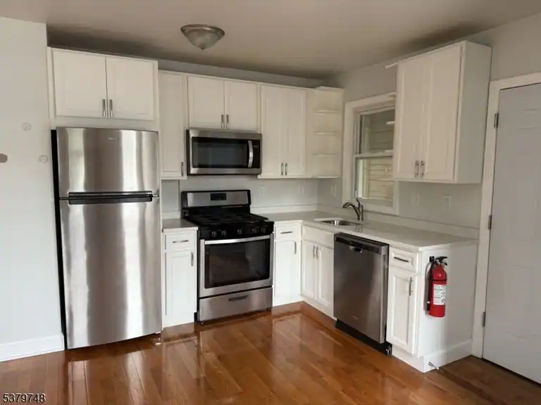 25 Pine St, Verona Twp., NJ 07044