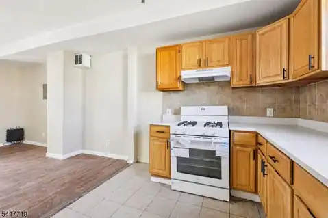 106 E Main St, Paterson City, NJ 07522 — photo 16