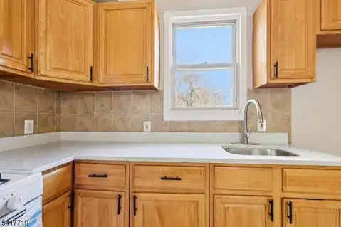 106 E Main St, Paterson City, NJ 07522 — photo 17