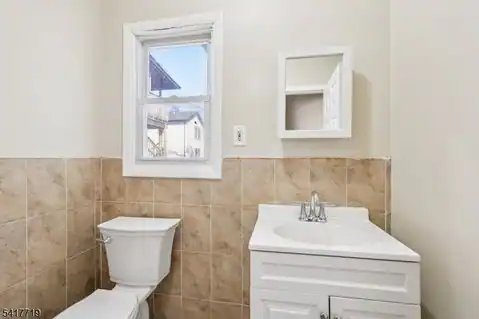 106 E Main St, Paterson City, NJ 07522 — photo 28
