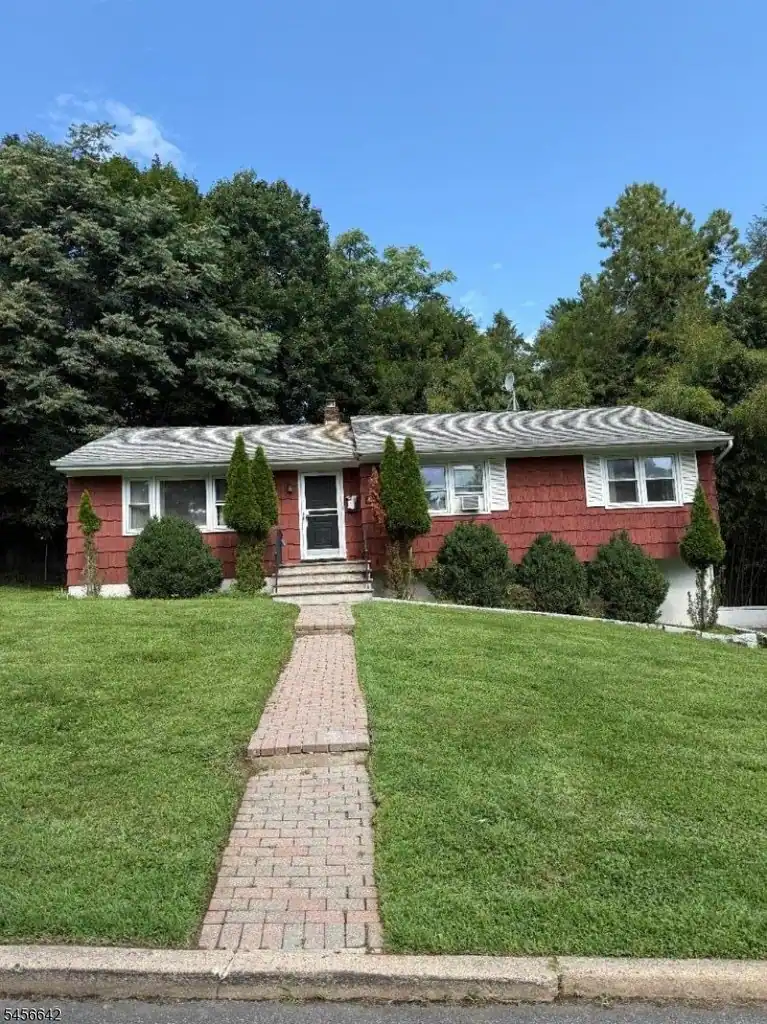 403 Longview Ct, Northvale Boro, NJ 07647