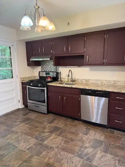 403 Longview Ct, Northvale Boro, NJ 07647 — photo 3