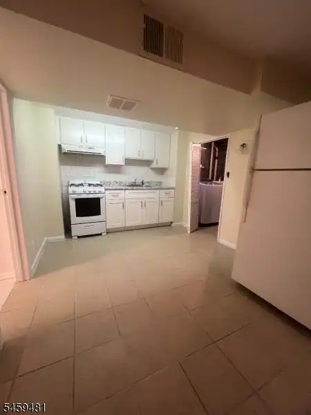 251 Chamberlain Ave, Paterson City, NJ 07502 — photo 12