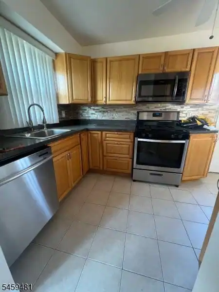 251 Chamberlain Ave, Paterson City, NJ 07502 — photo 6