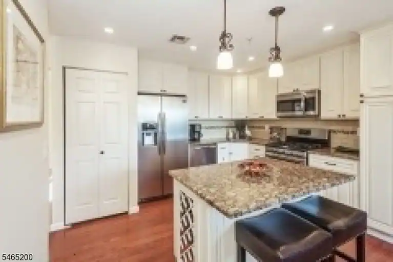 16 Mcchesney Ct, West Orange Twp., NJ 07052