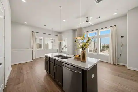 728 Carriage Knolls Drive, Houston, TX 77008 — photo 17