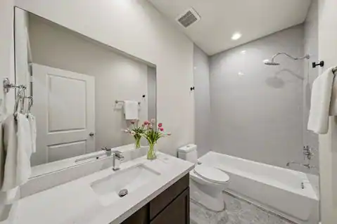 728 Carriage Knolls Drive, Houston, TX 77008 — photo 32
