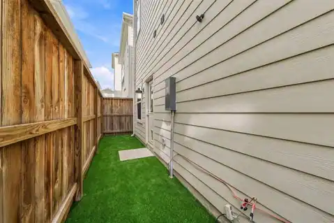 728 Carriage Knolls Drive, Houston, TX 77008 — photo 39
