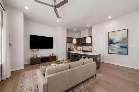 728 Carriage Knolls Drive, Houston, TX 77008 — photo 8