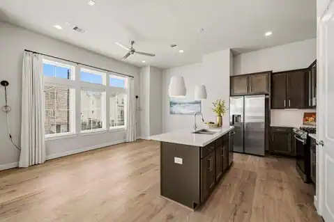 728 Carriage Knolls Drive, Houston, TX 77008 — photo 9