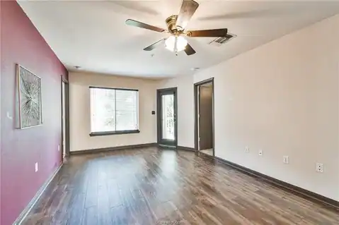 529 Southwest Parkway Parkway #203, College Station, TX 77840 — photo 9