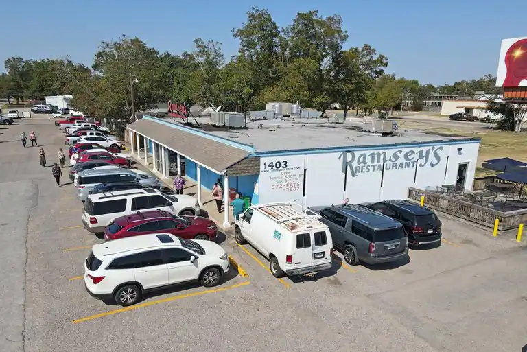 1403 N Navarro Street, Victoria, TX 77901
