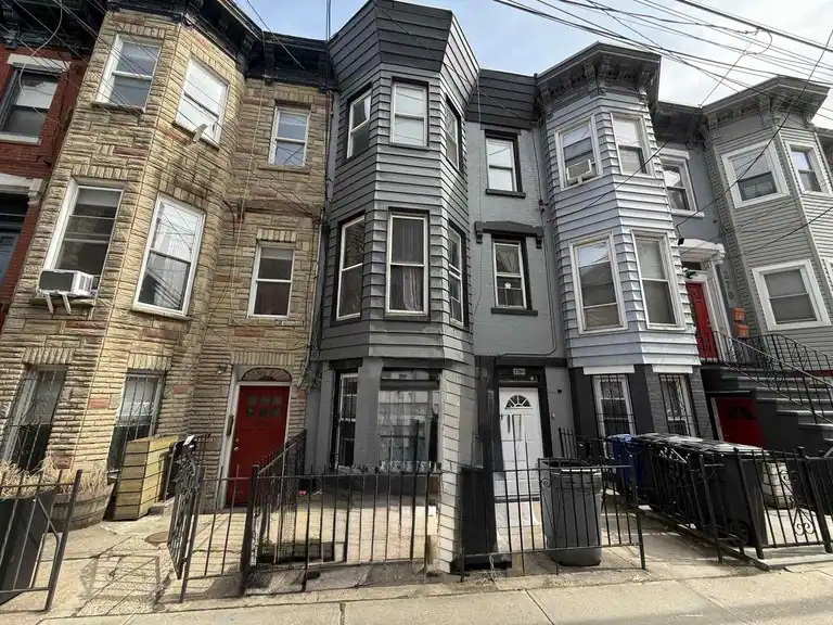270 1/2 SUMMIT AVE, JC, Journal Square, NJ 07306