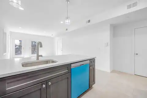 418 11TH ST #Floor 3, Union City, NJ 07087 — photo 4