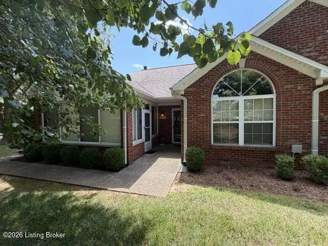 8037 Saint Andrews Village Dr, Louisville, KY 40241
