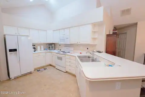 8037 Saint Andrews Village Dr, Louisville, KY 40241 — photo 5